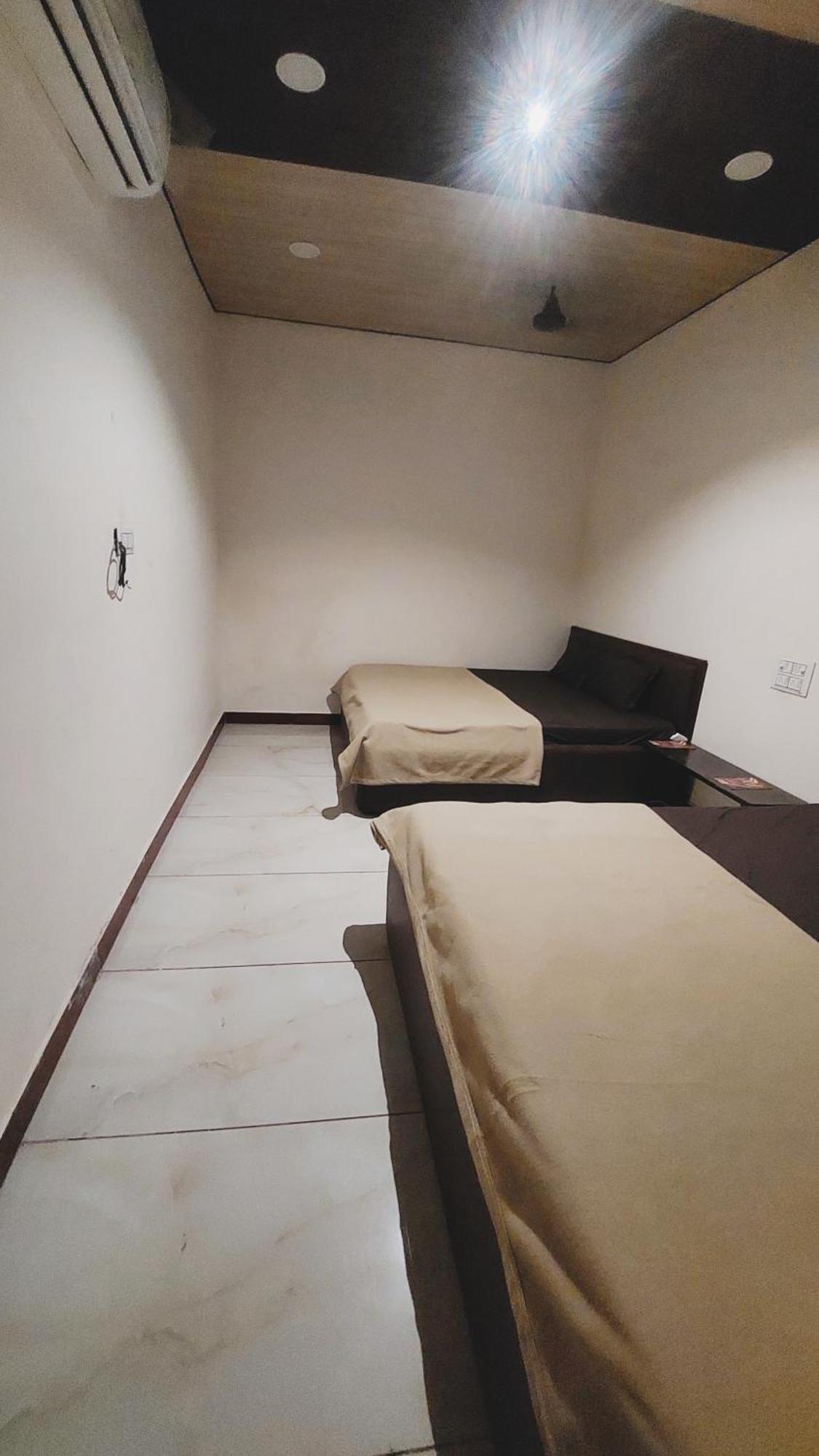 Hotel Prakash Palace ウッジャイン エクステリア 写真